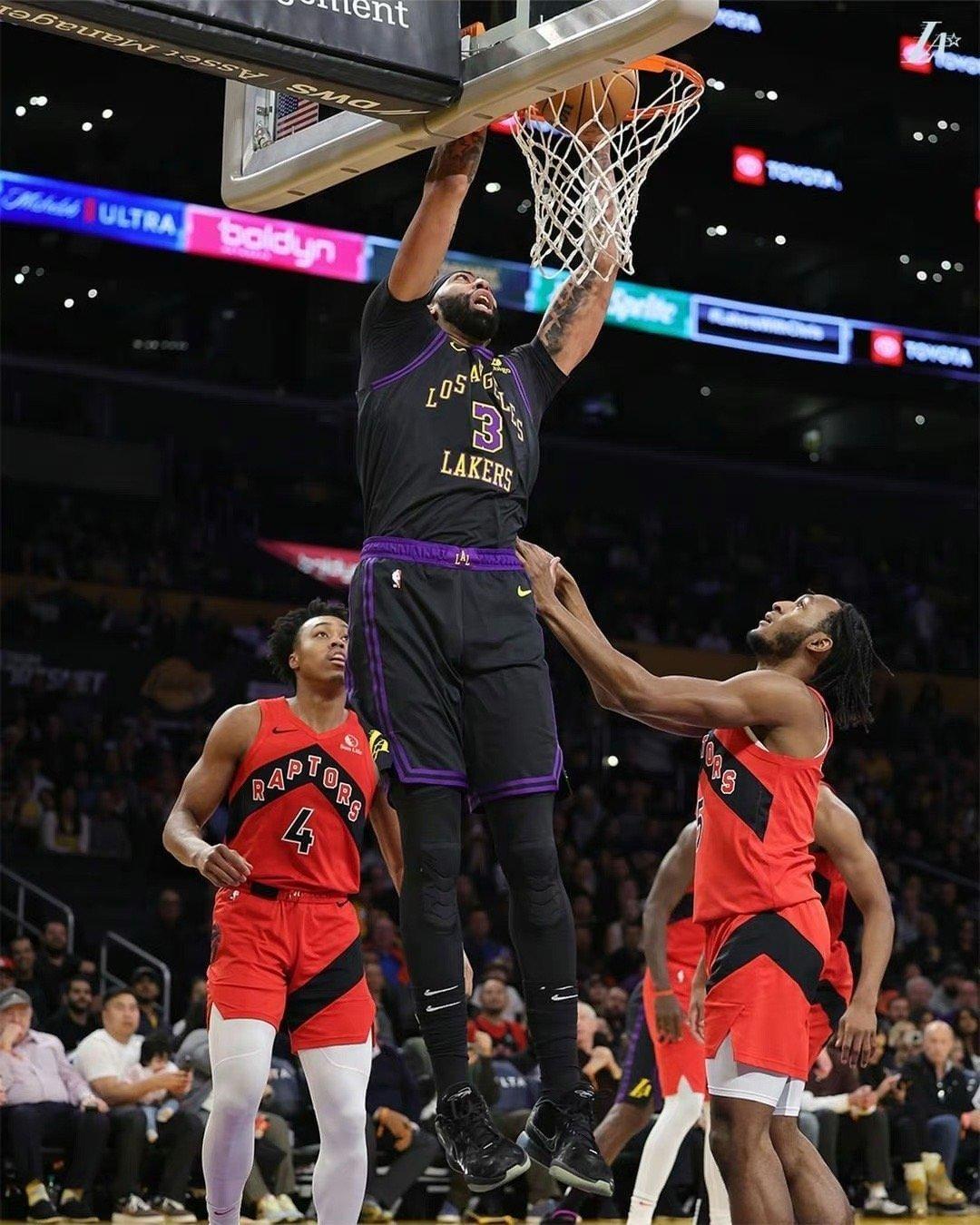 九游APP-西亚卡姆遭遇十二持续失利，湖人教练压力巨大！再创辉煌时刻(托特纳姆热刺15曼城)